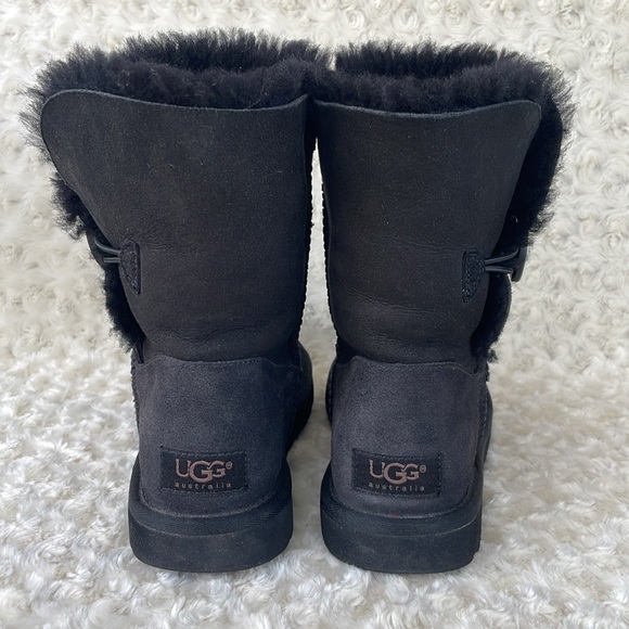 UGG bailey button boots - Picture 4 of 10